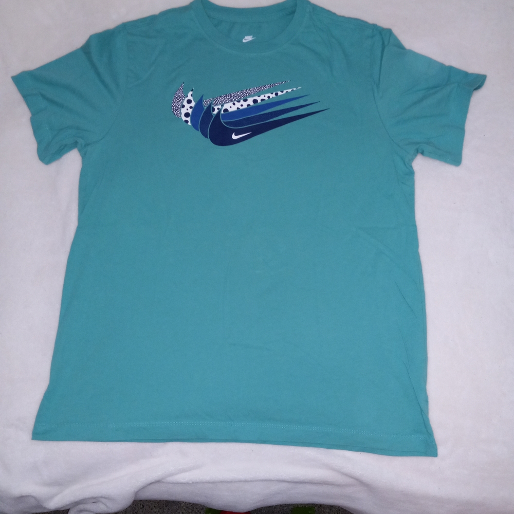 Nike Men's Teal T-Shirt